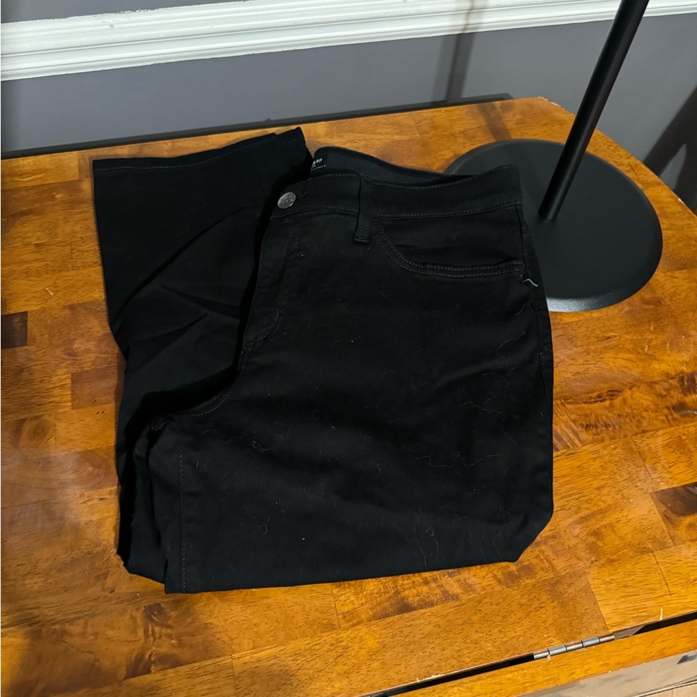 Black Capri by Levi's